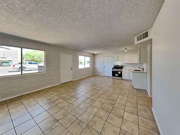 3rd image of 2207 W SUNNYSIDE Avenue