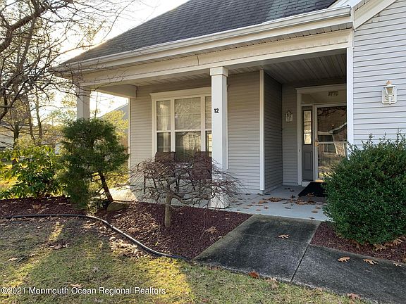 2nd image of 12 Amberwinds Ct