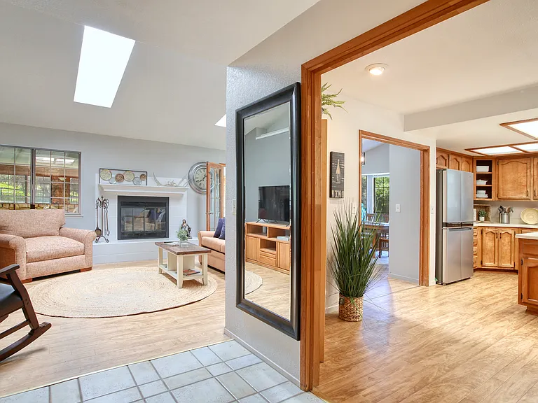 1540 Indiana Way — Photo 36