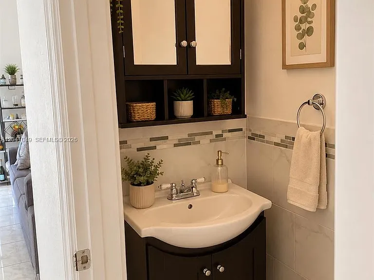 1398 NE 33rd Ave — Photo 9