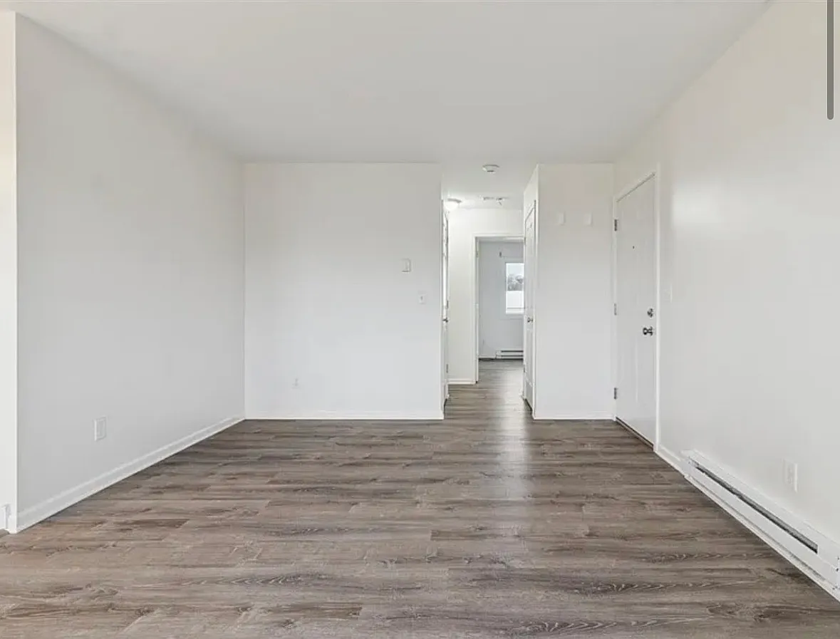 2 bed, 900 sqft, $1,300 — Photo 3