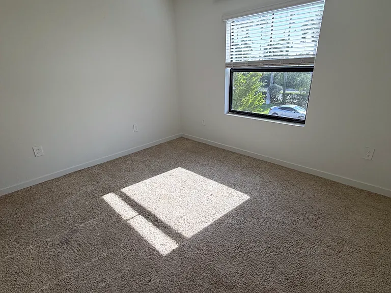 117 NE 3rd Ct — Photo 3
