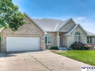 21206 Ridgewood Rd, Elkhorn, NE 68022