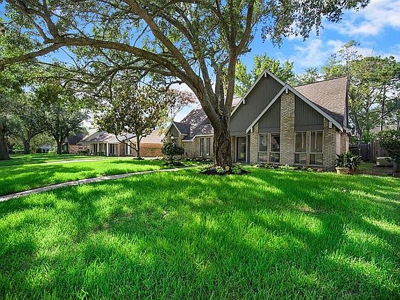 Home Nestled on Cul-de-Sac