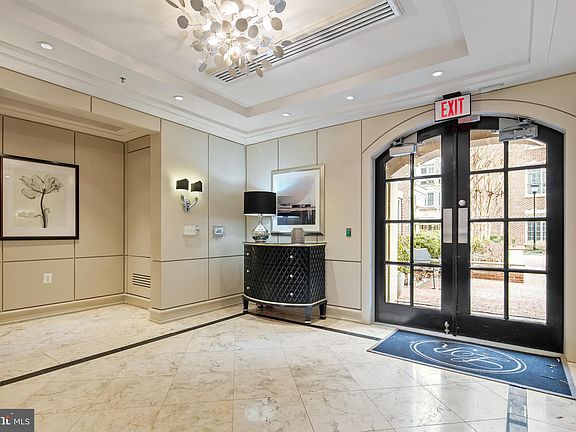 4th image of 600 2nd St APT 205
