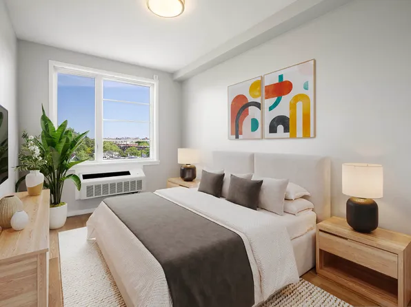 195 Hawthorne Street image 4 of 7