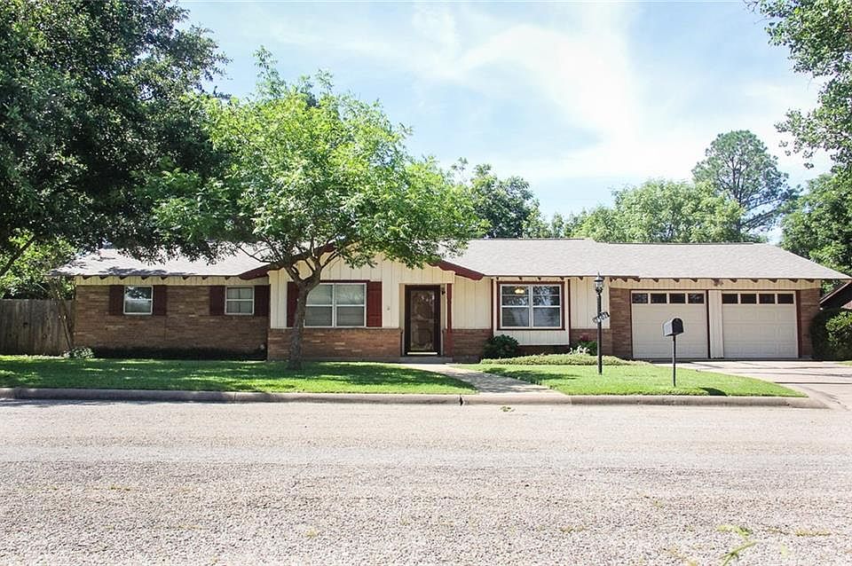 1st image of 2502 SE 9th St