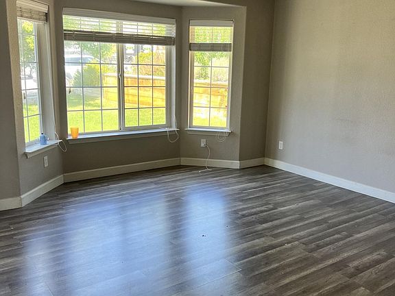 2nd image of 1135 Cameron Way