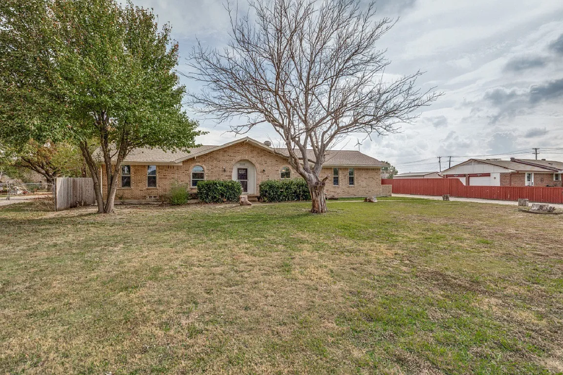 3 bed, 1690 sqft, $2,000 — Photo 1