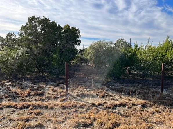 297 Lakeside Dr, Lakehills, TX 78063
