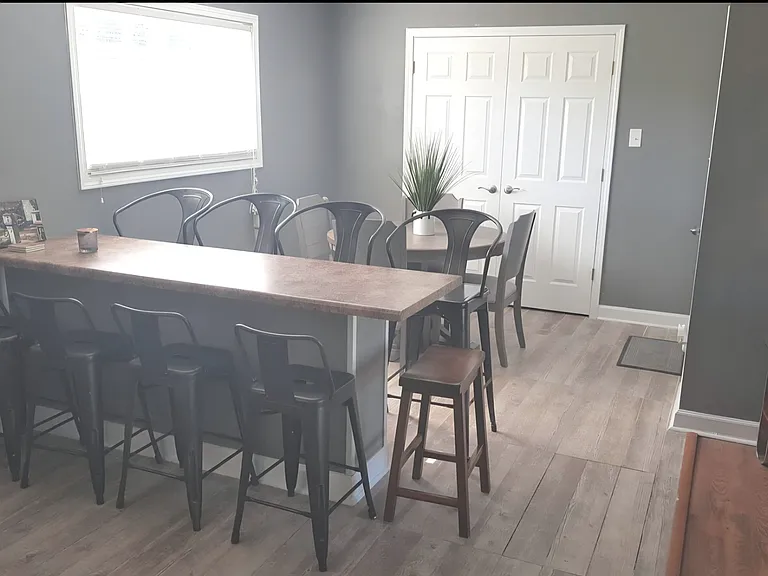 204 Kennedy Dr — Photo 5