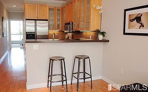 5th image of 2027 Market St APT 5