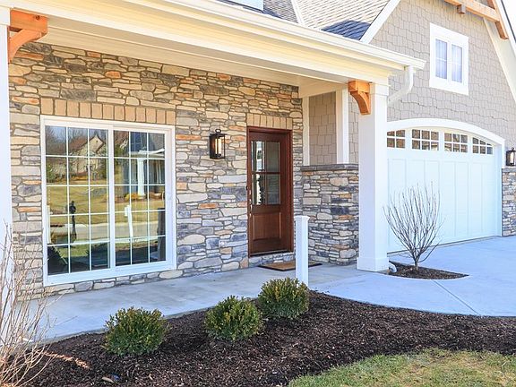 3rd image of 25 Orchard Trail Dr