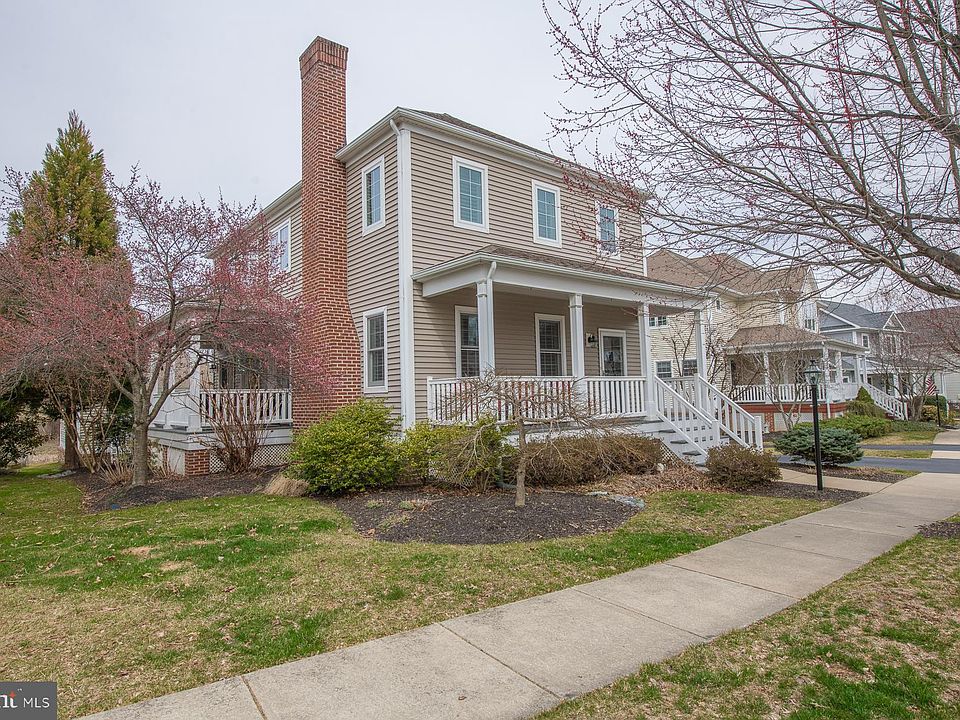 1st image of 490 Fairmont Dr