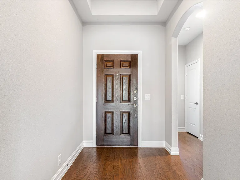 2904 Redbud Ln — Photo 4