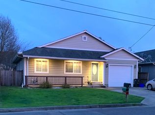 1027 Sanford Ave, Coos Bay, OR 97420
