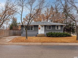 124 McMaster Cres, Saskatoon, SK S7H4E2