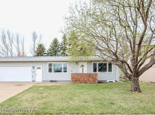 250 8th St E, Dickinson, ND 58601