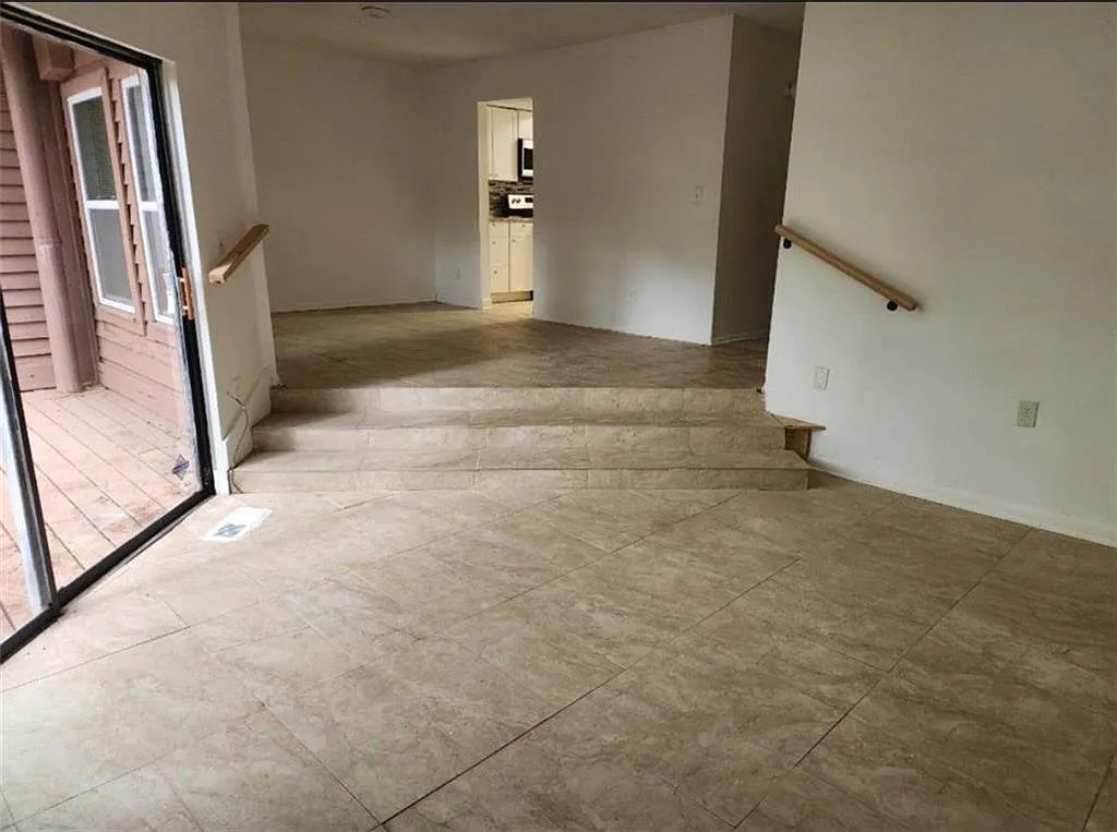3 bed, 2.5 bath, 1865 sqft, $1,800 — Photo 2