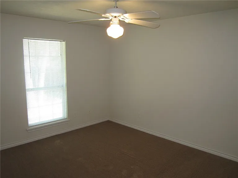 306 Fairway Dr — Photo 9