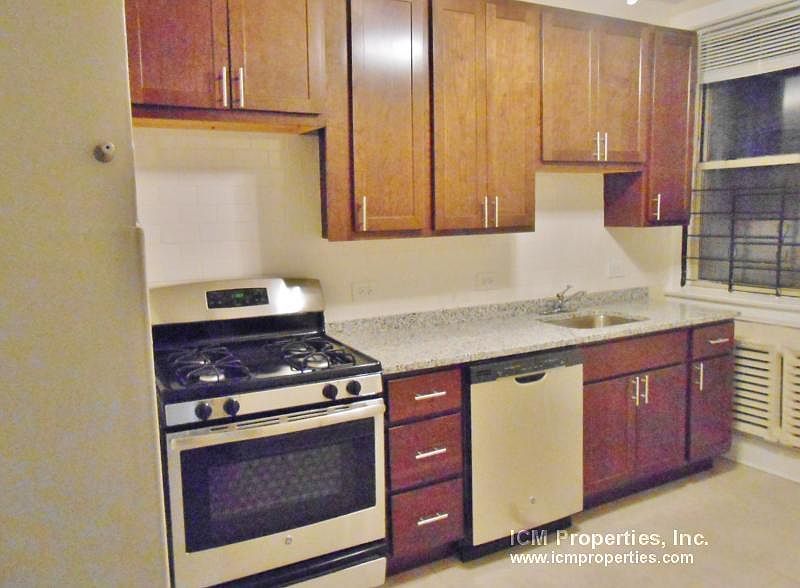 1st image of 1601 W Berteau Ave #1L