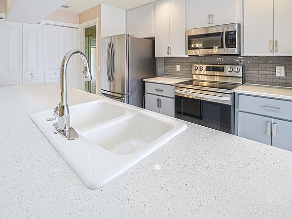 5th image of 1218 NW Sun Terrace Circle #B