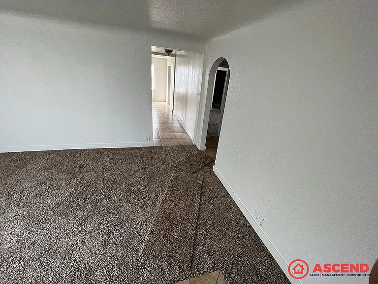 1007 Castaic Ave — Photo 2