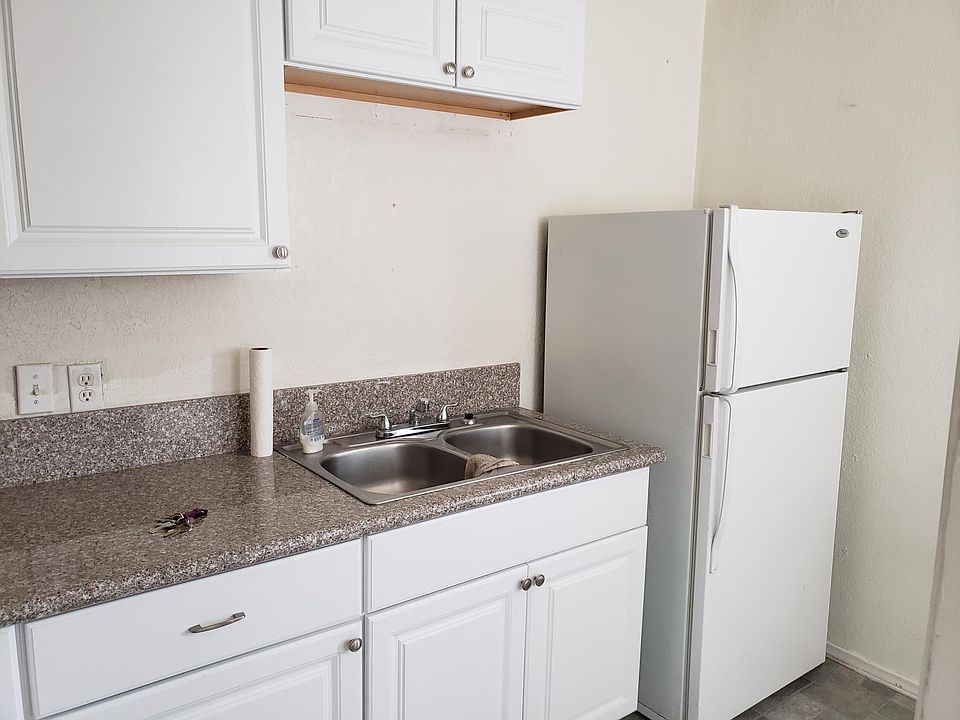 1st image of 1202 Cunningham Dr APT A