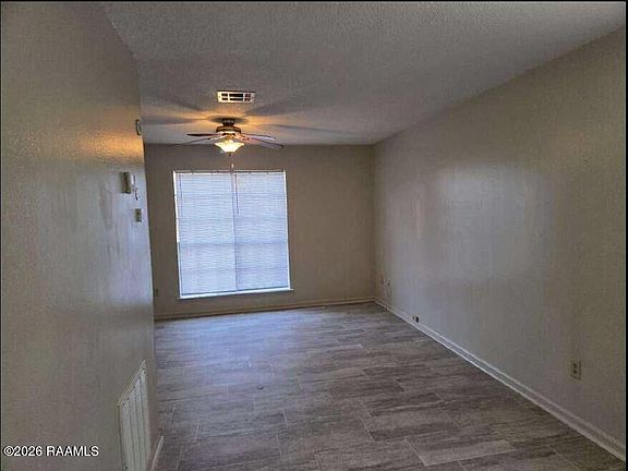 3rd image of 138 Hummingbird Ln