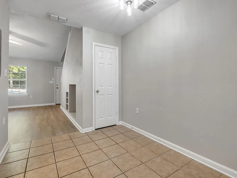 2738 W Tharpe St #404 — Photo 12