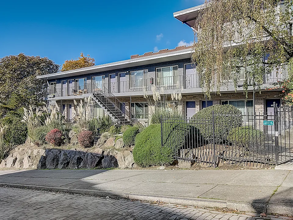 304 E Thomas St #4