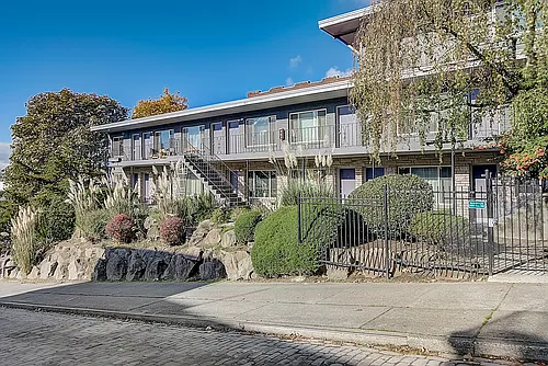 304 E Thomas St Photo 1