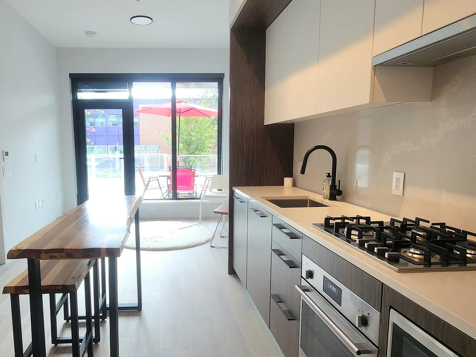 1 bed, 670 sqft, $2,850 — Photo 2