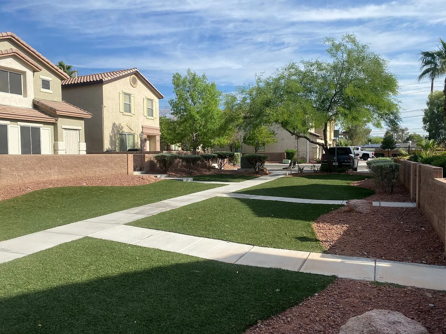 Marvelous location in gated community central Las Vegas — Photo 2
