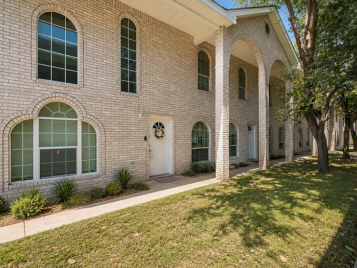 3 bed, 2.5 bath, $1,175 — Photo 2