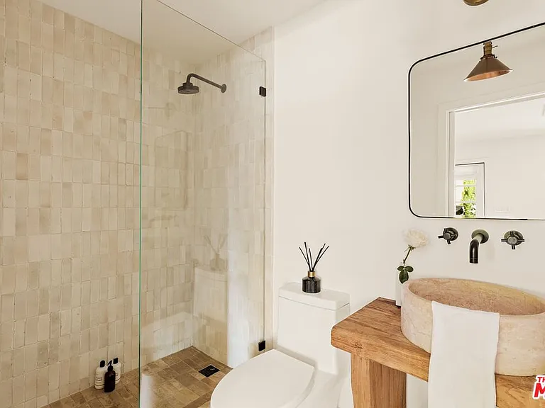11476 La Maida St — Photo 32
