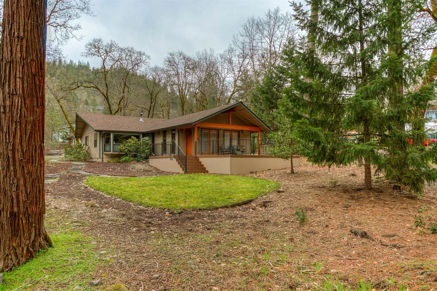 160 Black Oak Dr photo 1