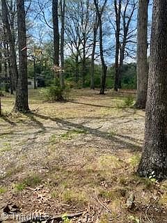 3rd image of 708 Lakedale Rd
