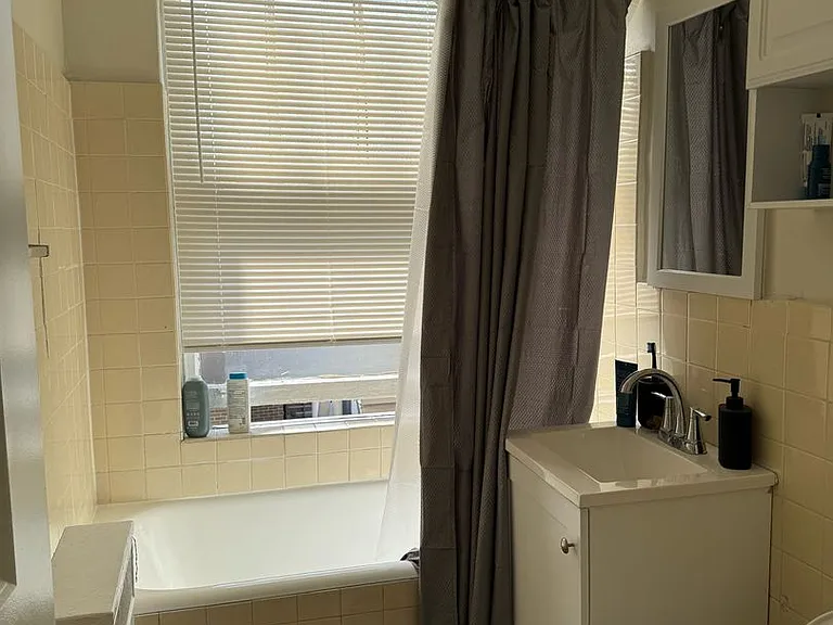 Canterbury Court Apartments — Photo 30