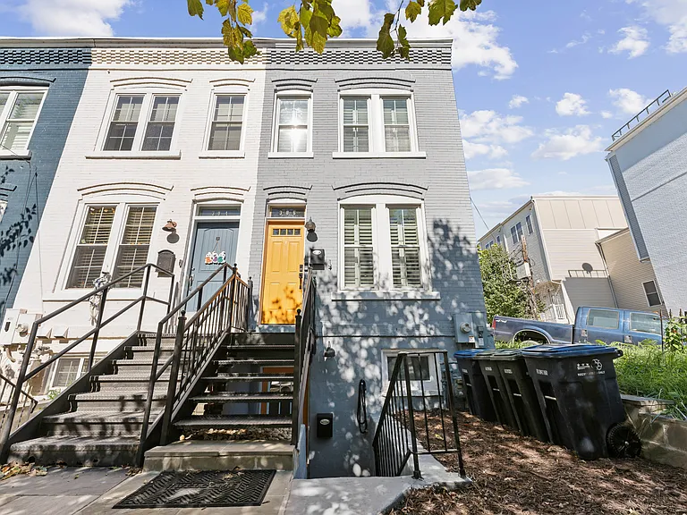 306 L St SE — Photo 36