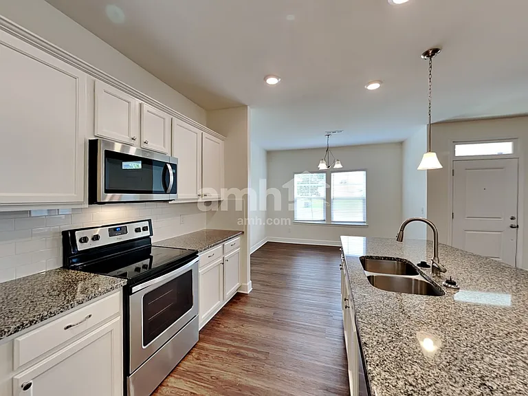 5063 Trailwater Dr — Photo 3