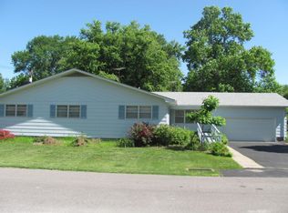 101 W Bryson Dr, Centralia, MO 65240