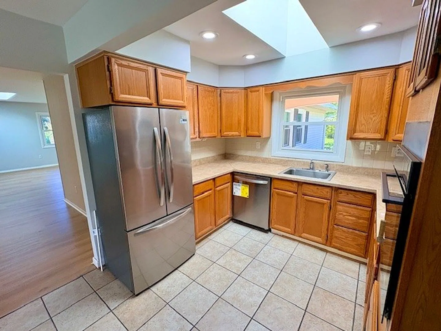 4 Bedroom Single Family House in Bowie — Photo 4