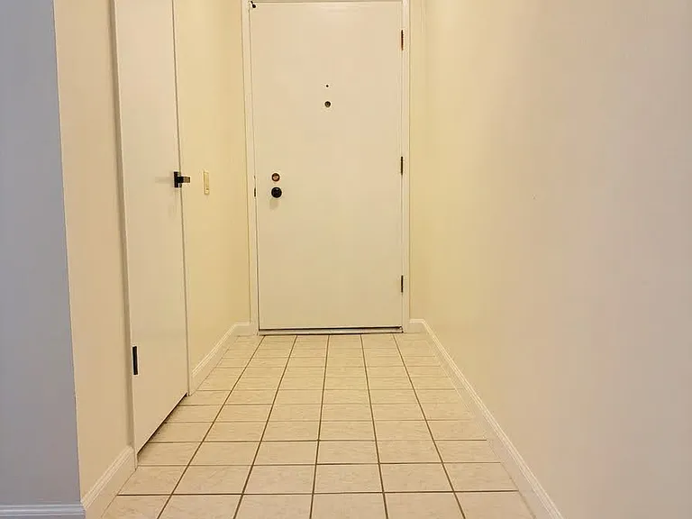 796 Woodside Ln E #11 — Photo 2