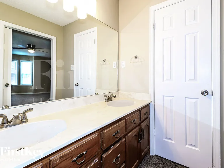 8117 S Regis Pl — Photo 12