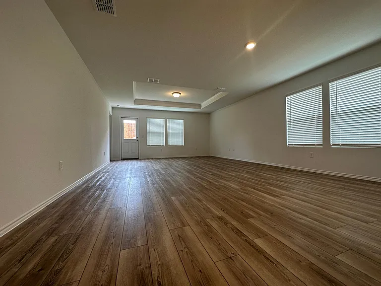 2533 Creekbend Dr — Photo 26