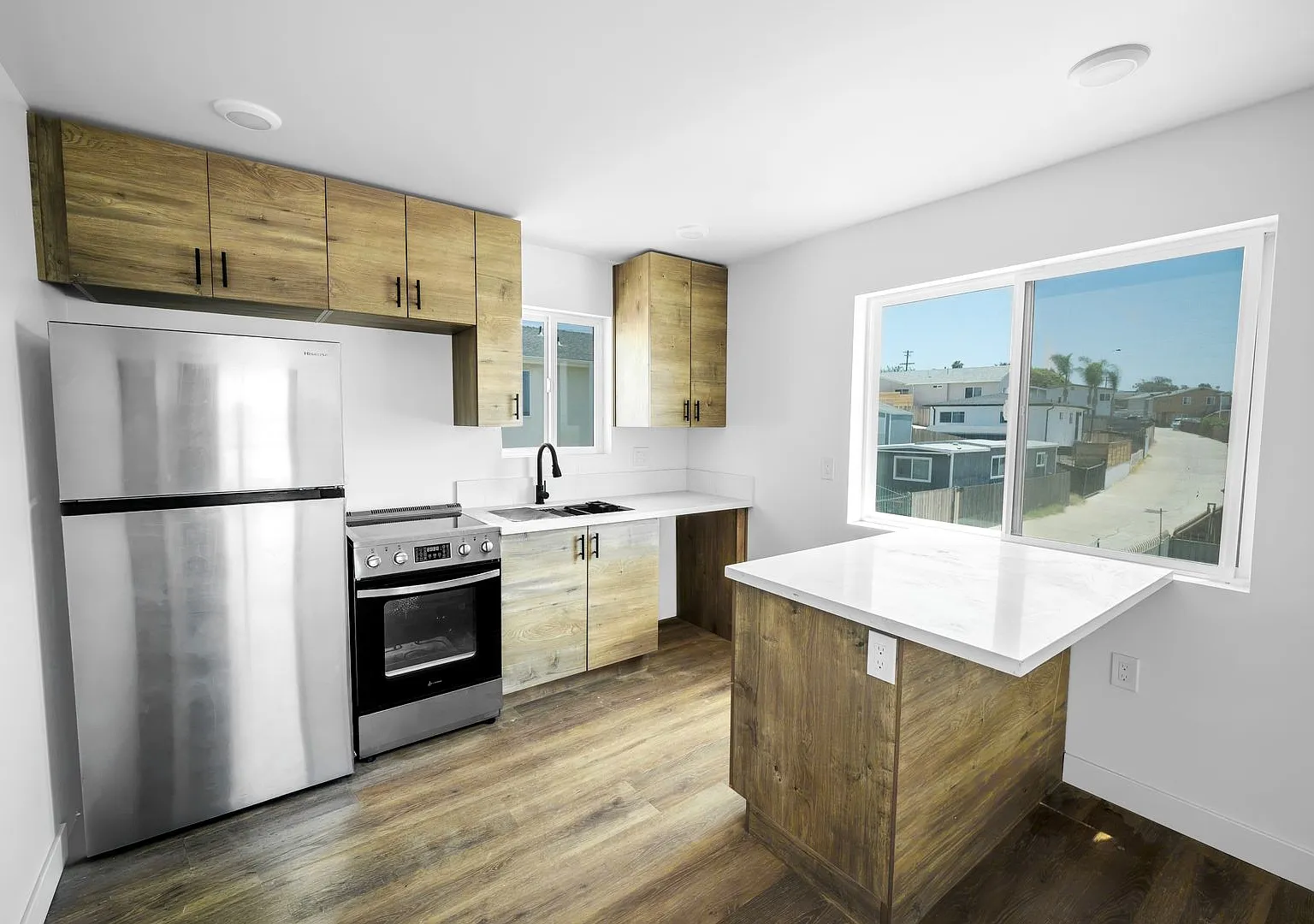 2325 Comstock Street - Unit 1 — Photo 1