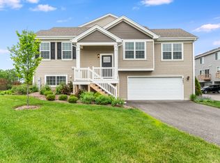 2421 Upland Rd, Hampshire, IL 60140