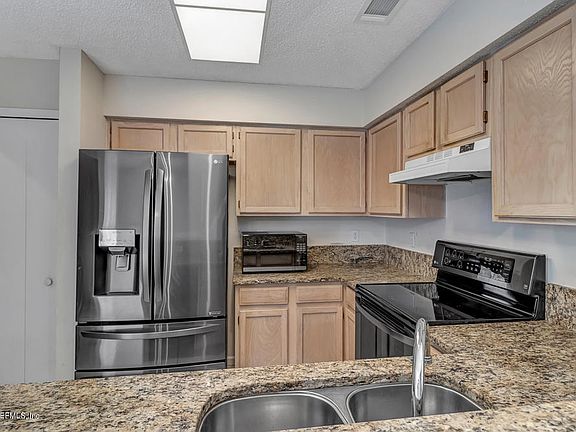 4th image of 3337 Mandarin Glen Dr