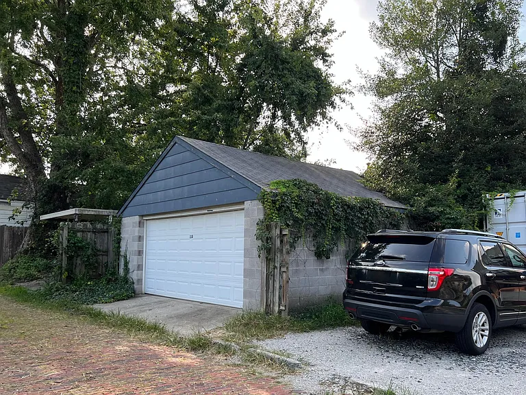 1118 Rogers St — Photo 11